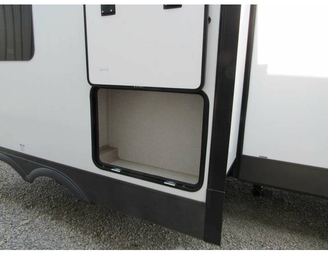 2023 Rockwood Signature 2891BH Fifth Wheel at Trailers and Hitches STOCK# 03395 Photo 6