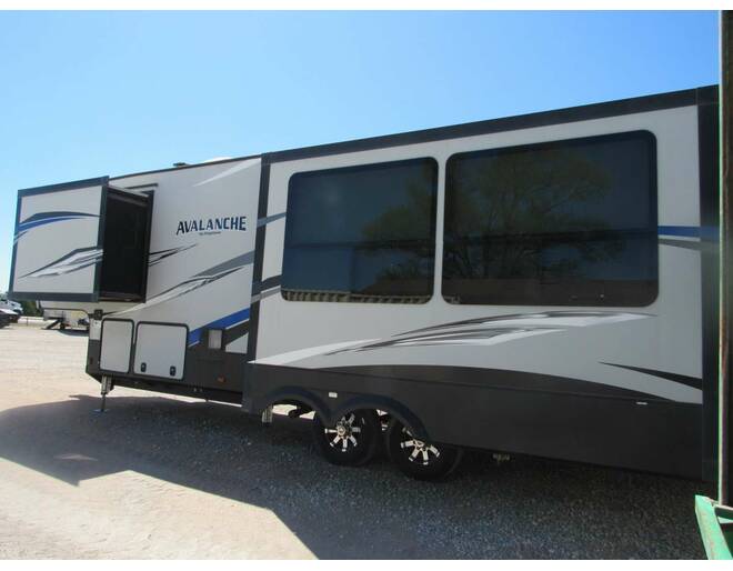2017 Keystone Avalanche 330GR Fifth Wheel at Trailers and Hitches STOCK# 60814 Photo 2