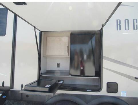 2023 Rockwood Ultra Lite 2614BS Travel Trailer at Trailers and Hitches STOCK# 86174 Photo 3
