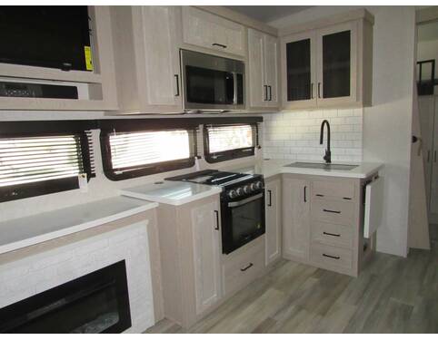 2023 Rockwood Signature 2891BH Fifth Wheel at Trailers and Hitches STOCK# 03395 Photo 11