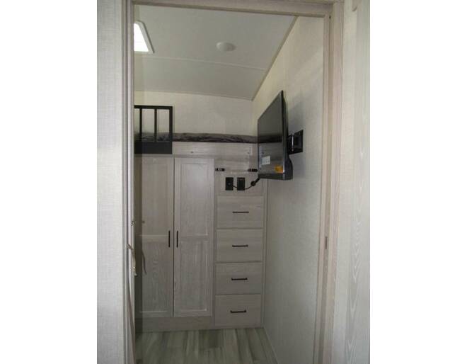 2023 Rockwood Signature 2891BH Fifth Wheel at Trailers and Hitches STOCK# 03395 Photo 16