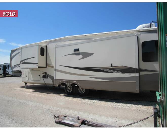 2015 Cedar Creek Hathaway 38FB2 Fifth Wheel at Trailers and Hitches STOCK# 13361 Photo 2